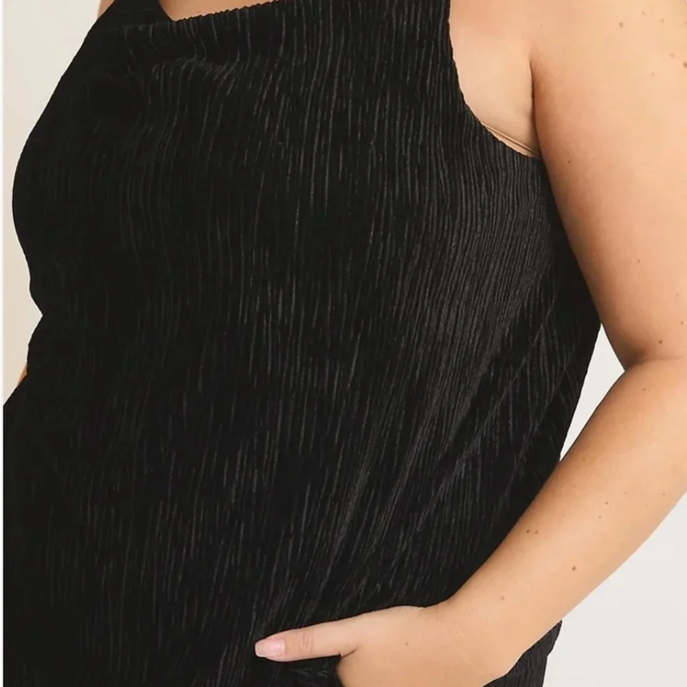 Gilli Plus Size Black Textured Cami & Wide Leg 2 Piece Set with Pockets Host Pic - Picture 5 of 11